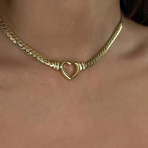 Gold_Hollow_Heart_Retro_Necklace_For_Women